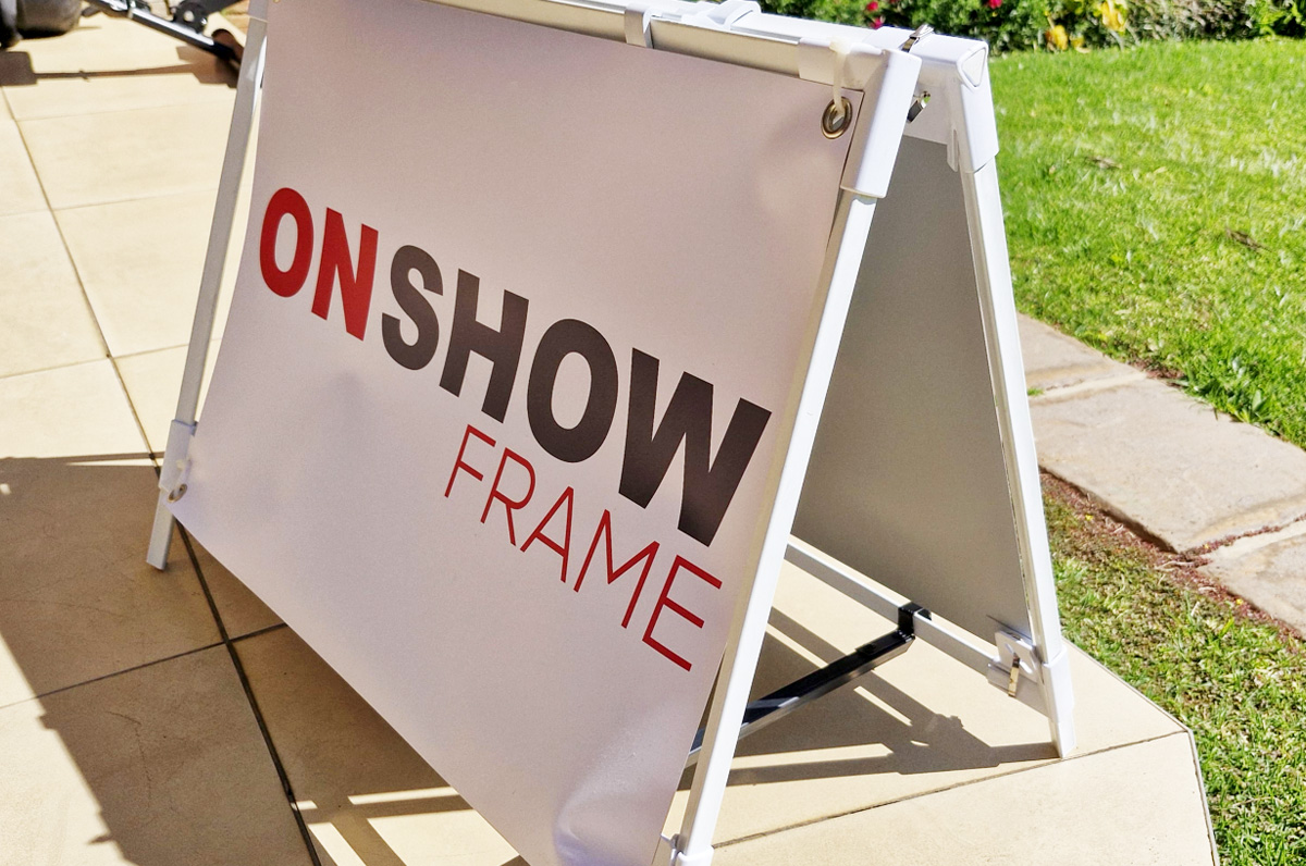 ON SHOW FRAME